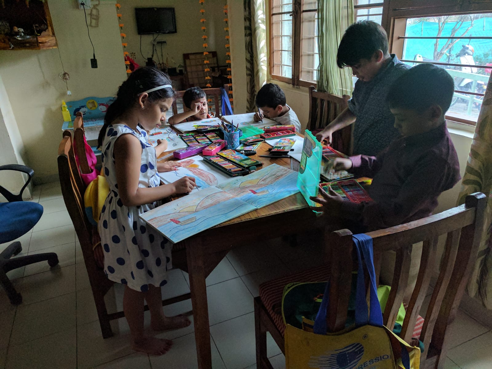 group children practices the drawing